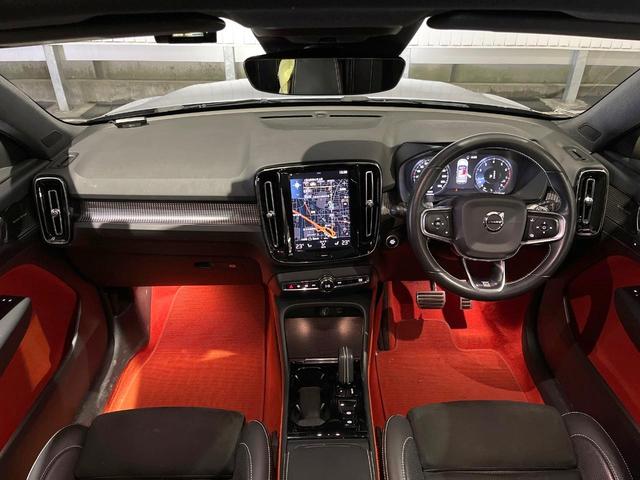 ＸＣ４０ Ｔ４　ＡＷＤ　Ｒデザイン　認定中古車　サンルーフ　ｈａｒｍａｎ／ｋａｒｄｏｎ　純正９型ナビ　３６０°ビューカメラ　アダプティブクルーズコントロール　全席シートヒーター　前席パワーシート　パワーバックドア（2枚目）