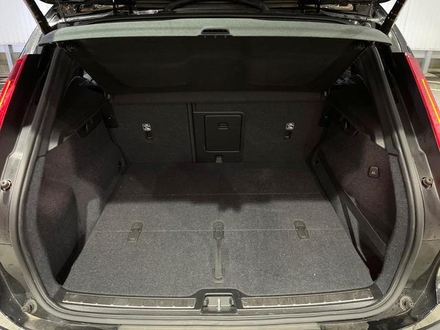 ＸＣ４０ Ｔ４　ＡＷＤ　Ｒデザイン　認定中古車　サンルーフ　ｈａｒｍａｎ／ｋａｒｄｏｎ　純正９型ナビ　３６０°ビューカメラ　アダプティブクルーズコントロール　全席シートヒーター　前席パワーシート　パワーバックドア（16枚目）
