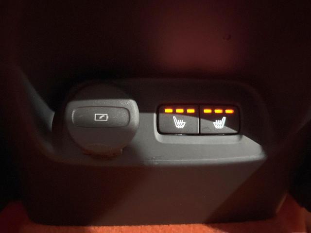 ＸＣ４０ Ｔ４　ＡＷＤ　Ｒデザイン　認定中古車　サンルーフ　ｈａｒｍａｎ／ｋａｒｄｏｎ　純正９型ナビ　３６０°ビューカメラ　アダプティブクルーズコントロール　全席シートヒーター　前席パワーシート　パワーバックドア（17枚目）