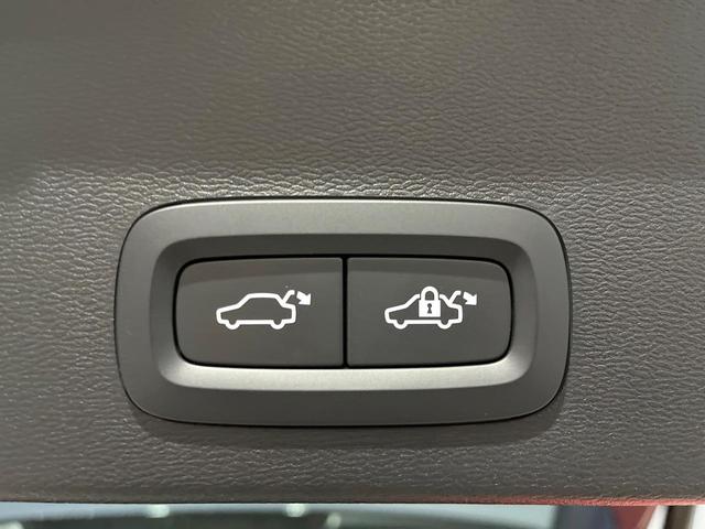 ＸＣ４０ Ｔ４　ＡＷＤ　Ｒデザイン　認定中古車　サンルーフ　ｈａｒｍａｎ／ｋａｒｄｏｎ　純正９型ナビ　３６０°ビューカメラ　アダプティブクルーズコントロール　全席シートヒーター　前席パワーシート　パワーバックドア（18枚目）