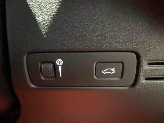 ＸＣ４０ Ｔ４　ＡＷＤ　Ｒデザイン　認定中古車　サンルーフ　ｈａｒｍａｎ／ｋａｒｄｏｎ　純正９型ナビ　３６０°ビューカメラ　アダプティブクルーズコントロール　全席シートヒーター　前席パワーシート　パワーバックドア（49枚目）