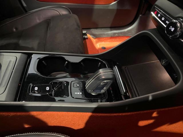 ＸＣ４０ Ｔ４　ＡＷＤ　Ｒデザイン　認定中古車　サンルーフ　ｈａｒｍａｎ／ｋａｒｄｏｎ　純正９型ナビ　３６０°ビューカメラ　アダプティブクルーズコントロール　全席シートヒーター　前席パワーシート　パワーバックドア（52枚目）