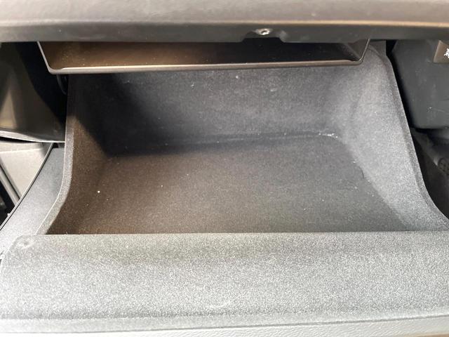 XC60 D4 AWD インスクリプション 純正9インチナビ パノラマガラスサンルーフ harman/kardon 本革シート 360°ビューカメラ パイロットアシスト シートベンチレーション メモリー機能付きパワーシート ETC(31枚目)