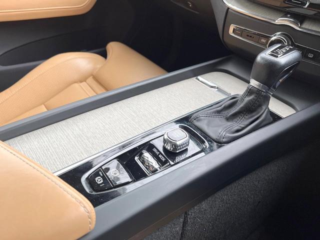XC60 D4 AWD インスクリプション 純正9インチナビ パノラマガラスサンルーフ harman/kardon 本革シート 360°ビューカメラ パイロットアシスト シートベンチレーション メモリー機能付きパワーシート ETC(55枚目)