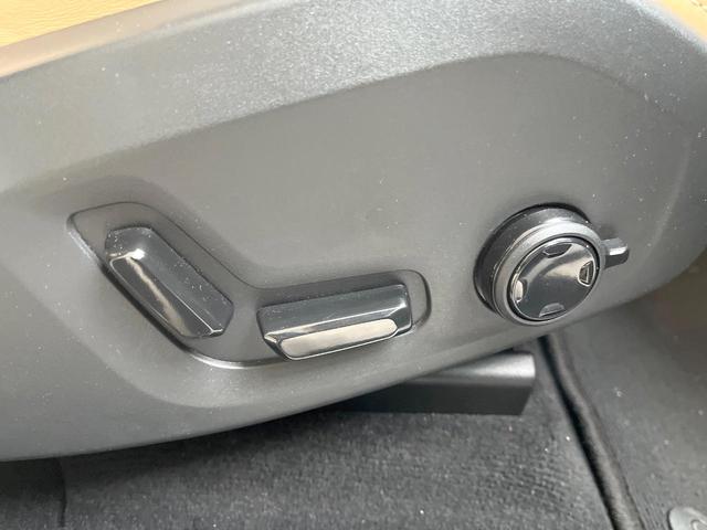 XC60 アルティメット B5 AWD 認定中古車 エアサス Google搭載 パノラマガラスサンルーフ Bowers&Wilkins ナッパレザーシート マッサージ機能 インテリセーフ 禁煙車 Bluetooth AppleCarPlay(10枚目)