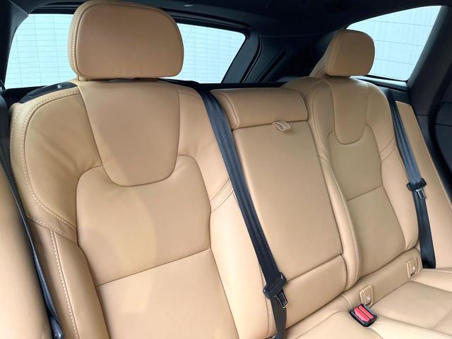 XC60 アルティメット B5 AWD 認定中古車 エアサス Google搭載 パノラマガラスサンルーフ Bowers&Wilkins ナッパレザーシート マッサージ機能 インテリセーフ 禁煙車 Bluetooth AppleCarPlay(16枚目)