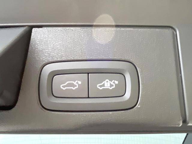 XC60 アルティメット B5 AWD 認定中古車 エアサス Google搭載 パノラマガラスサンルーフ Bowers&Wilkins ナッパレザーシート マッサージ機能 インテリセーフ 禁煙車 Bluetooth AppleCarPlay(19枚目)