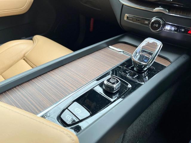 XC60 アルティメット B5 AWD 認定中古車 エアサス Google搭載 パノラマガラスサンルーフ Bowers&Wilkins ナッパレザーシート マッサージ機能 インテリセーフ 禁煙車 Bluetooth AppleCarPlay(61枚目)
