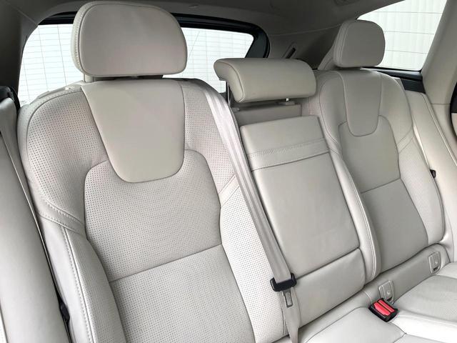 XC60 D4 AWD インスクリプション サンルーフ 白革シート 純正9型ナビ フルセグTV 360°ビューカメラ アダプティブクルーズコントロール 衝突軽減ブレーキ シートベンチレーション シートヒーター パワーバックドア LEDヘッドライ(14枚目)