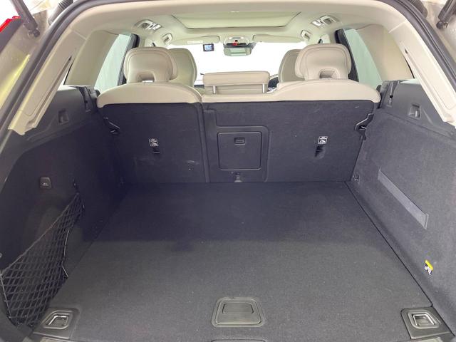 XC60 D4 AWD インスクリプション サンルーフ 白革シート 純正9型ナビ フルセグTV 360°ビューカメラ アダプティブクルーズコントロール 衝突軽減ブレーキ シートベンチレーション シートヒーター パワーバックドア LEDヘッドライ(16枚目)