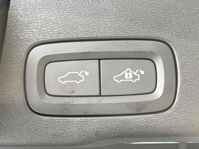 XC60 D4 AWD インスクリプション サンルーフ 白革シート 純正9型ナビ フルセグTV 360°ビューカメラ アダプティブクルーズコントロール 衝突軽減ブレーキ シートベンチレーション シートヒーター パワーバックドア LEDヘッドライ(17枚目)