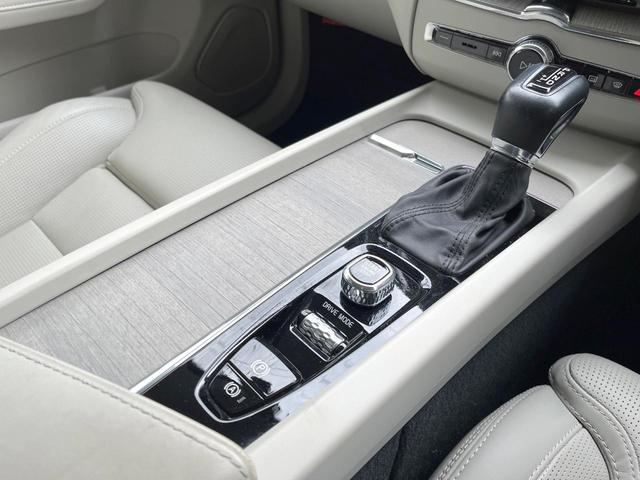 XC60 D4 AWD インスクリプション サンルーフ 白革シート 純正9型ナビ フルセグTV 360°ビューカメラ アダプティブクルーズコントロール 衝突軽減ブレーキ シートベンチレーション シートヒーター パワーバックドア LEDヘッドライ(31枚目)