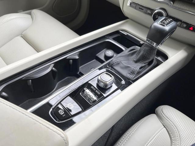XC60 D4 AWD インスクリプション サンルーフ 白革シート 純正9型ナビ フルセグTV 360°ビューカメラ アダプティブクルーズコントロール 衝突軽減ブレーキ シートベンチレーション シートヒーター パワーバックドア LEDヘッドライ(37枚目)