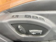 【メモリー機能付きパワーシート】ドライバーごとに設定したシート位置を記憶して、ボタン一つで切り替えできる便利な機能！運転する方が複数名いらっしゃるご家庭におすすめです。 6
