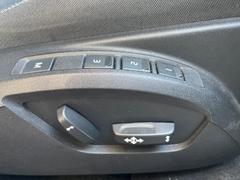 【メモリーシート】ドライバーごとに設定したシート位置を記憶して、ボタン一つで切り替えできる便利な機能！運転する方が複数名いらっしゃるご家庭におすすめです。 6