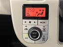 オートエアコンで車内も快適です。冬や雨の日の室内の結露防止等コンディションに加えて、冷え過ぎ、暖め過ぎに因る燃費を悪化を防ぎます。一度、温度を設定すれば自動的に過ごし易い温度に調整してくれますよ。