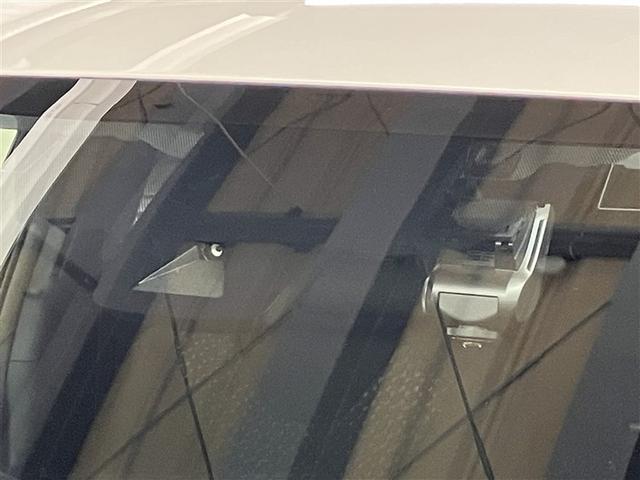 プリウス Ｓ　フルセグ　メモリーナビ　ＤＶＤ再生　ミュージックプレイヤー接続可　バックカメラ　衝突被害軽減システム　ＥＴＣ　ドラレコ　ＬＥＤヘッドランプ　ワンオーナー（13枚目）