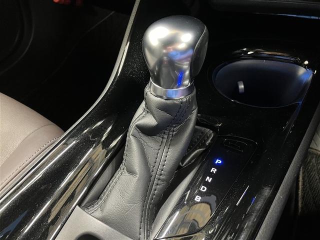 シンプルなストレート式フロアシフト！シフト操作簡単でらくらく！