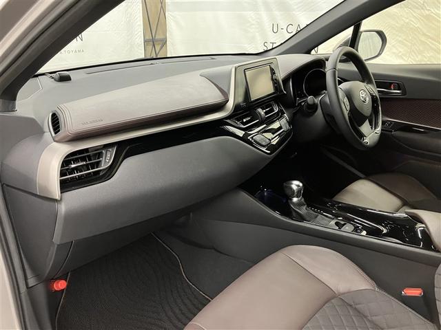 助手席側インパネです。