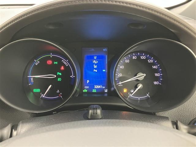 とっても見やすいメーターです。夜間時はラグジュアリーな気分にさせてくれる照明が魅力ですので、夜のドライブも楽しみになりますよ♪