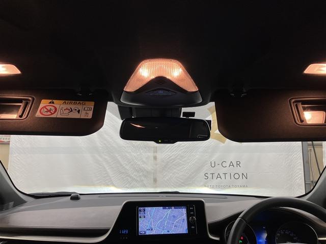 バックミラー・室内のライトで夜でも過ごしやすく！サンバイザーにエチケットミラーが付いてます！