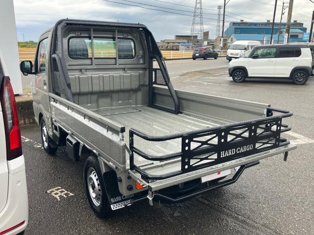 キャリイトラック ＫＣエアコン・パワステ　４ＷＤ　届出済未使用車　グリルガード　ロールバー　リヤバンパーガード　オートマ　エアコン　パワステ　キーレスエントリー（5枚目）