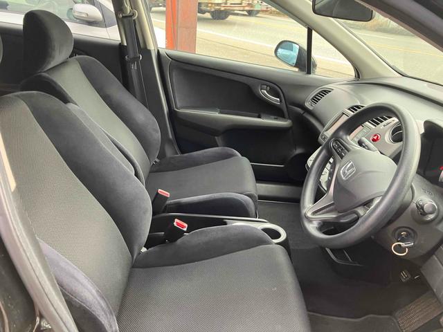 ストリーム Ｘ　ＥＴＣ　バックカメラ　ナビ　ＴＶ　キーレスエントリー　３列シート　ＡＴ　アルミホイール　ＣＤ　衝突安全ボディ　ＡＢＳ　エアコン　パワーステアリング　パワーウィンドウ（18枚目）