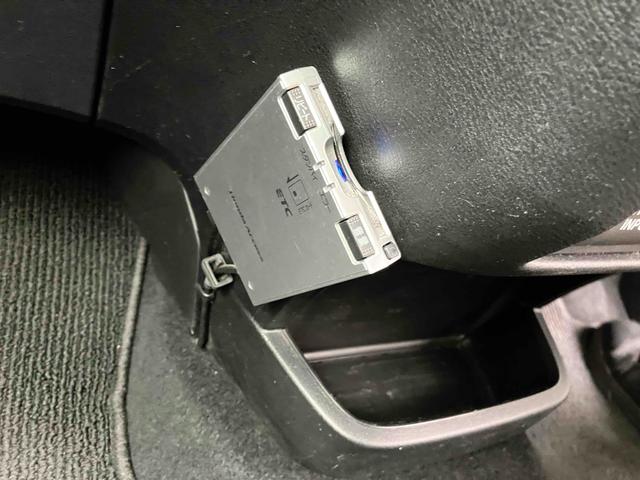 ストリーム Ｘ　ＥＴＣ　バックカメラ　ナビ　ＴＶ　キーレスエントリー　３列シート　ＡＴ　アルミホイール　ＣＤ　衝突安全ボディ　ＡＢＳ　エアコン　パワーステアリング　パワーウィンドウ（25枚目）