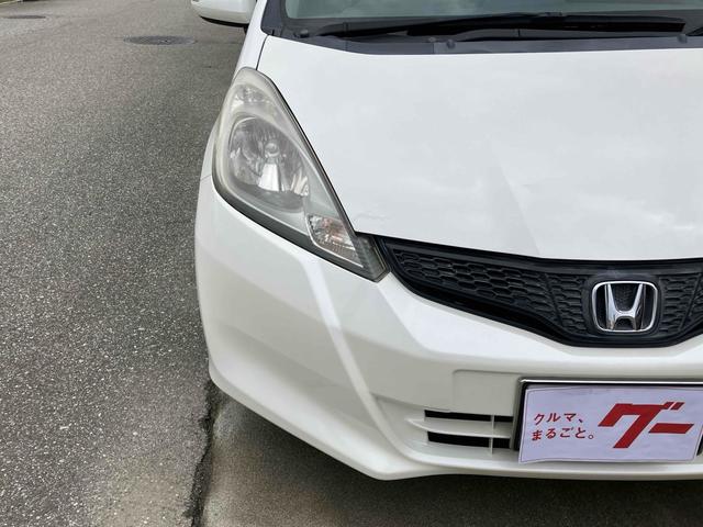 フィット １３Ｇ・スマートセレクション　ファインスタイル　ＥＴＣ　バックカメラ　ナビ　ＴＶ　アルミホイール　ＨＩＤ　スマートキー　電動格納ミラー　ＣＶＴ　盗難防止システム　衝突安全ボディ　ＡＢＳ　ＣＤ　ＵＳＢ　ミュージックプレイヤー接続可　Ｂｌｕｅｔｏｏｔｈ（4枚目）