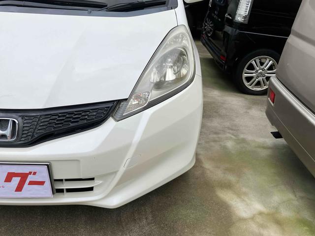 フィット １３Ｇ・スマートセレクション　ファインスタイル　ＥＴＣ　バックカメラ　ナビ　ＴＶ　アルミホイール　ＨＩＤ　スマートキー　電動格納ミラー　ＣＶＴ　盗難防止システム　衝突安全ボディ　ＡＢＳ　ＣＤ　ＵＳＢ　ミュージックプレイヤー接続可　Ｂｌｕｅｔｏｏｔｈ（5枚目）