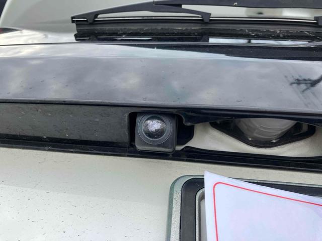 フィット １３Ｇ・スマートセレクション　ファインスタイル　ＥＴＣ　バックカメラ　ナビ　ＴＶ　アルミホイール　ＨＩＤ　スマートキー　電動格納ミラー　ＣＶＴ　盗難防止システム　衝突安全ボディ　ＡＢＳ　ＣＤ　ＵＳＢ　ミュージックプレイヤー接続可　Ｂｌｕｅｔｏｏｔｈ（9枚目）