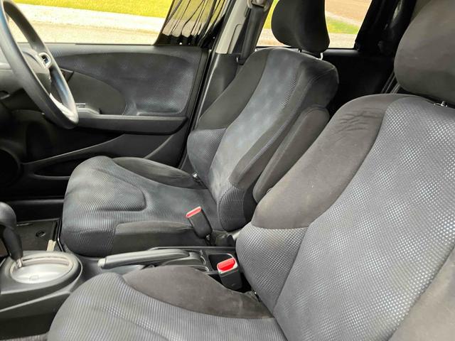 フィット １３Ｇ・スマートセレクション　ファインスタイル　ＥＴＣ　バックカメラ　ナビ　ＴＶ　アルミホイール　ＨＩＤ　スマートキー　電動格納ミラー　ＣＶＴ　盗難防止システム　衝突安全ボディ　ＡＢＳ　ＣＤ　ＵＳＢ　ミュージックプレイヤー接続可　Ｂｌｕｅｔｏｏｔｈ（17枚目）