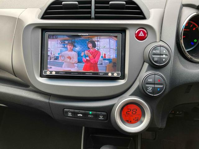 フィット １３Ｇ・スマートセレクション　ファインスタイル　ＥＴＣ　バックカメラ　ナビ　ＴＶ　アルミホイール　ＨＩＤ　スマートキー　電動格納ミラー　ＣＶＴ　盗難防止システム　衝突安全ボディ　ＡＢＳ　ＣＤ　ＵＳＢ　ミュージックプレイヤー接続可　Ｂｌｕｅｔｏｏｔｈ（24枚目）