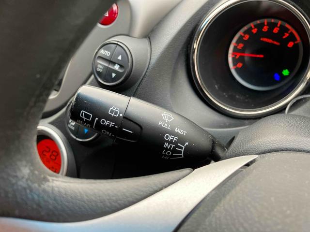 フィット １３Ｇ・スマートセレクション　ファインスタイル　ＥＴＣ　バックカメラ　ナビ　ＴＶ　アルミホイール　ＨＩＤ　スマートキー　電動格納ミラー　ＣＶＴ　盗難防止システム　衝突安全ボディ　ＡＢＳ　ＣＤ　ＵＳＢ　ミュージックプレイヤー接続可　Ｂｌｕｅｔｏｏｔｈ（32枚目）