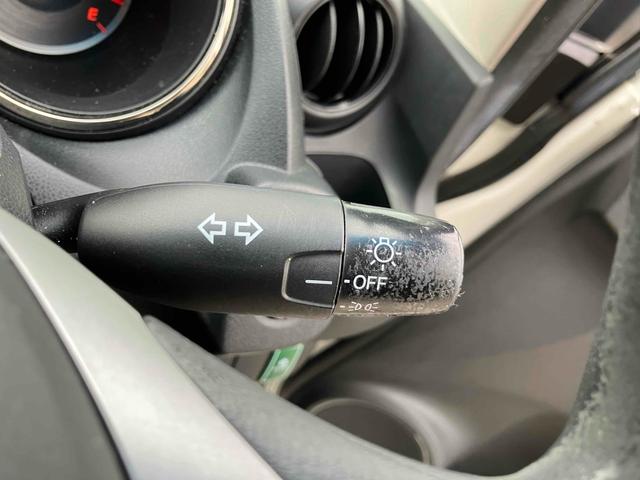 フィット １３Ｇ・スマートセレクション　ファインスタイル　ＥＴＣ　バックカメラ　ナビ　ＴＶ　アルミホイール　ＨＩＤ　スマートキー　電動格納ミラー　ＣＶＴ　盗難防止システム　衝突安全ボディ　ＡＢＳ　ＣＤ　ＵＳＢ　ミュージックプレイヤー接続可　Ｂｌｕｅｔｏｏｔｈ（33枚目）