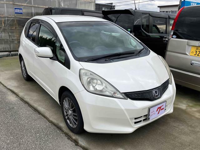 フィット １３Ｇ・スマートセレクション　ファインスタイル　ＥＴＣ　バックカメラ　ナビ　ＴＶ　アルミホイール　ＨＩＤ　スマートキー　電動格納ミラー　ＣＶＴ　盗難防止システム　衝突安全ボディ　ＡＢＳ　ＣＤ　ＵＳＢ　ミュージックプレイヤー接続可　Ｂｌｕｅｔｏｏｔｈ（44枚目）