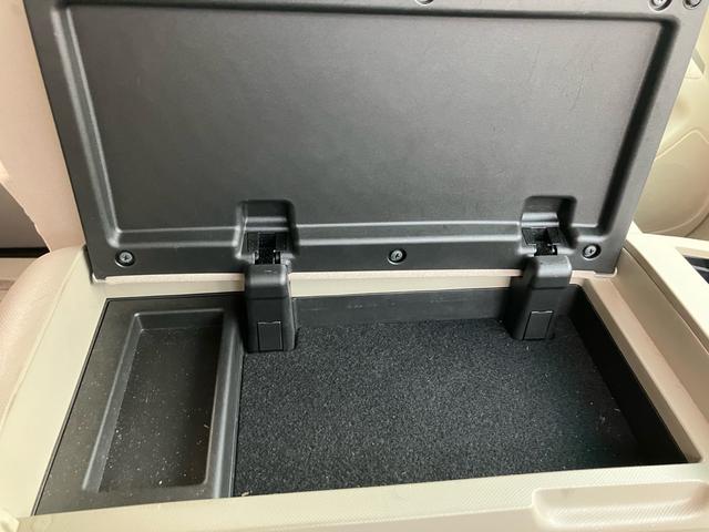 エスティマハイブリッド Ｘ　スマートキー　４ＷＤ　ＥＴＣ　アルミホイール　ナビＴＶ　バックカメラ　オートクルーズコントロール　両側電動スライドドア　ＨＩＤ　３列シート　フルフラット　オットマン　運転席・助手席エアバック　ＡＢＳ（63枚目）