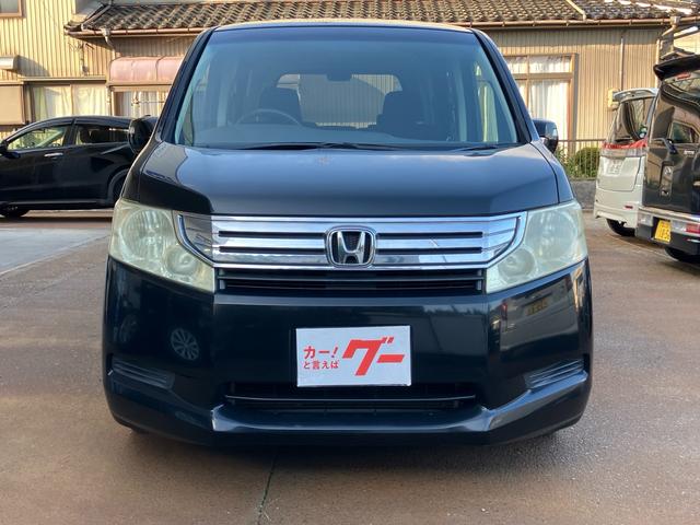 ステップワゴン Ｌ　スマートキー　アイドリングストップ　ＥＴＣ　ナビＴＶ　バックカメラ　後席モニタ　３列シート　フルフラット　運転席・助手席エアバック　ＡＢＳ　盗難防止システム　衝突安全ボディ　エアコン（2枚目）