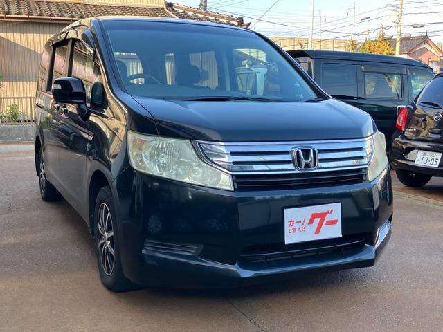 ステップワゴン Ｌ　スマートキー　アイドリングストップ　ＥＴＣ　ナビＴＶ　バックカメラ　後席モニタ　３列シート　フルフラット　運転席・助手席エアバック　ＡＢＳ　盗難防止システム　衝突安全ボディ　エアコン（3枚目）