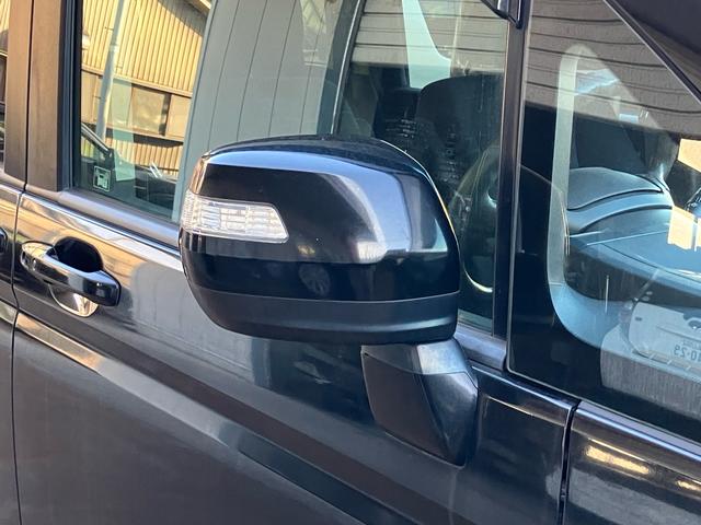 ステップワゴン Ｌ　スマートキー　アイドリングストップ　ＥＴＣ　ナビＴＶ　バックカメラ　後席モニタ　３列シート　フルフラット　運転席・助手席エアバック　ＡＢＳ　盗難防止システム　衝突安全ボディ　エアコン（6枚目）