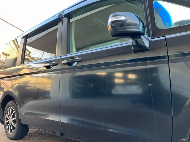 ステップワゴン Ｌ　スマートキー　アイドリングストップ　ＥＴＣ　ナビＴＶ　バックカメラ　後席モニタ　３列シート　フルフラット　運転席・助手席エアバック　ＡＢＳ　盗難防止システム　衝突安全ボディ　エアコン（9枚目）