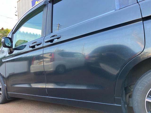 ステップワゴン Ｌ　スマートキー　アイドリングストップ　ＥＴＣ　ナビＴＶ　バックカメラ　後席モニタ　３列シート　フルフラット　運転席・助手席エアバック　ＡＢＳ　盗難防止システム　衝突安全ボディ　エアコン（23枚目）