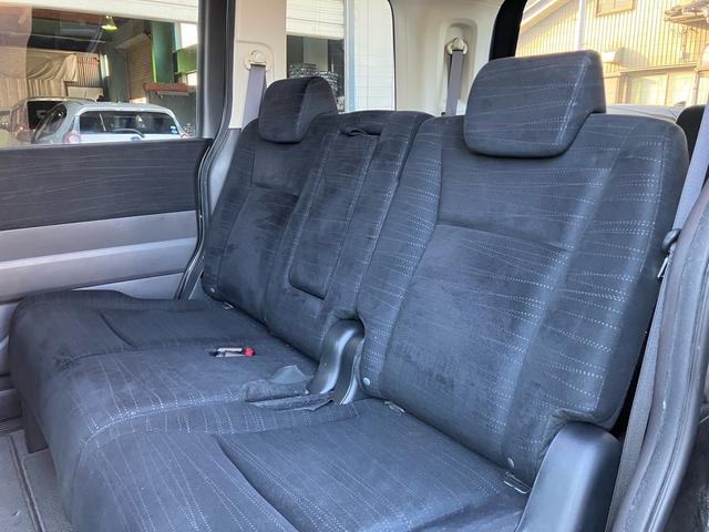 ステップワゴン Ｌ　スマートキー　アイドリングストップ　ＥＴＣ　ナビＴＶ　バックカメラ　後席モニタ　３列シート　フルフラット　運転席・助手席エアバック　ＡＢＳ　盗難防止システム　衝突安全ボディ　エアコン（25枚目）