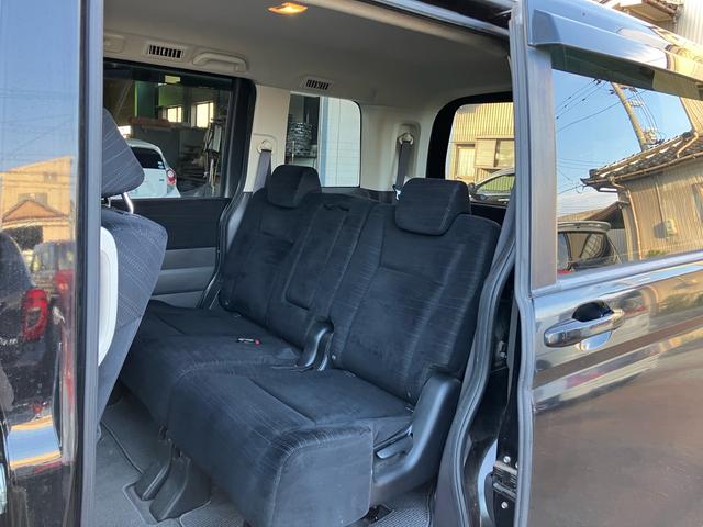 ステップワゴン Ｌ　スマートキー　アイドリングストップ　ＥＴＣ　ナビＴＶ　バックカメラ　後席モニタ　３列シート　フルフラット　運転席・助手席エアバック　ＡＢＳ　盗難防止システム　衝突安全ボディ　エアコン（27枚目）