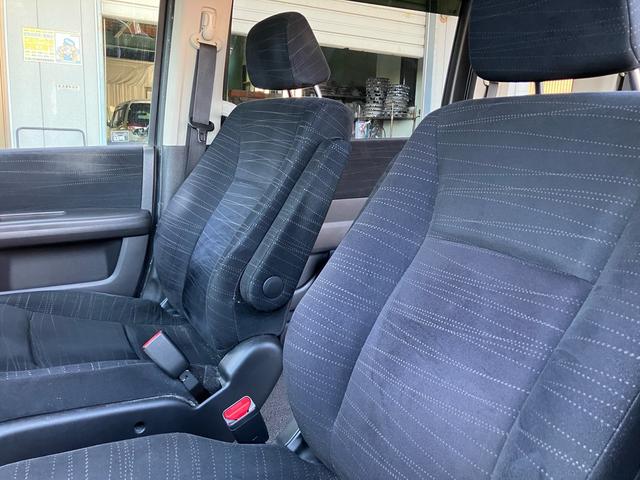 ステップワゴン Ｌ　スマートキー　アイドリングストップ　ＥＴＣ　ナビＴＶ　バックカメラ　後席モニタ　３列シート　フルフラット　運転席・助手席エアバック　ＡＢＳ　盗難防止システム　衝突安全ボディ　エアコン（28枚目）