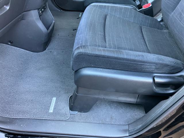 ステップワゴン Ｌ　スマートキー　アイドリングストップ　ＥＴＣ　ナビＴＶ　バックカメラ　後席モニタ　３列シート　フルフラット　運転席・助手席エアバック　ＡＢＳ　盗難防止システム　衝突安全ボディ　エアコン（29枚目）