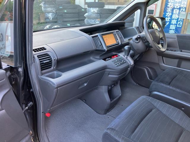 ステップワゴン Ｌ　スマートキー　アイドリングストップ　ＥＴＣ　ナビＴＶ　バックカメラ　後席モニタ　３列シート　フルフラット　運転席・助手席エアバック　ＡＢＳ　盗難防止システム　衝突安全ボディ　エアコン（30枚目）