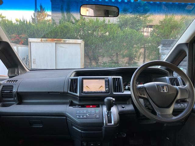 ステップワゴン Ｌ　スマートキー　アイドリングストップ　ＥＴＣ　ナビＴＶ　バックカメラ　後席モニタ　３列シート　フルフラット　運転席・助手席エアバック　ＡＢＳ　盗難防止システム　衝突安全ボディ　エアコン（34枚目）