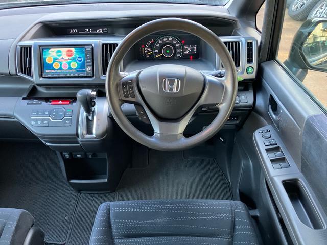 ステップワゴン Ｌ　スマートキー　アイドリングストップ　ＥＴＣ　ナビＴＶ　バックカメラ　後席モニタ　３列シート　フルフラット　運転席・助手席エアバック　ＡＢＳ　盗難防止システム　衝突安全ボディ　エアコン（35枚目）