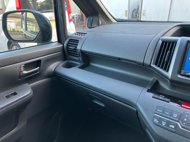 ステップワゴン Ｌ　スマートキー　アイドリングストップ　ＥＴＣ　ナビＴＶ　バックカメラ　後席モニタ　３列シート　フルフラット　運転席・助手席エアバック　ＡＢＳ　盗難防止システム　衝突安全ボディ　エアコン（45枚目）